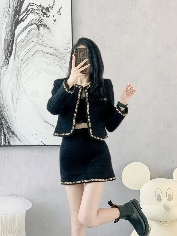 

Lnsozkdg 2024 New Autumn/Winter Retro Fashion Long Sleeved Jacket + Temperament Hip Skirt Two-Piece Set Women Trend Hot Sale