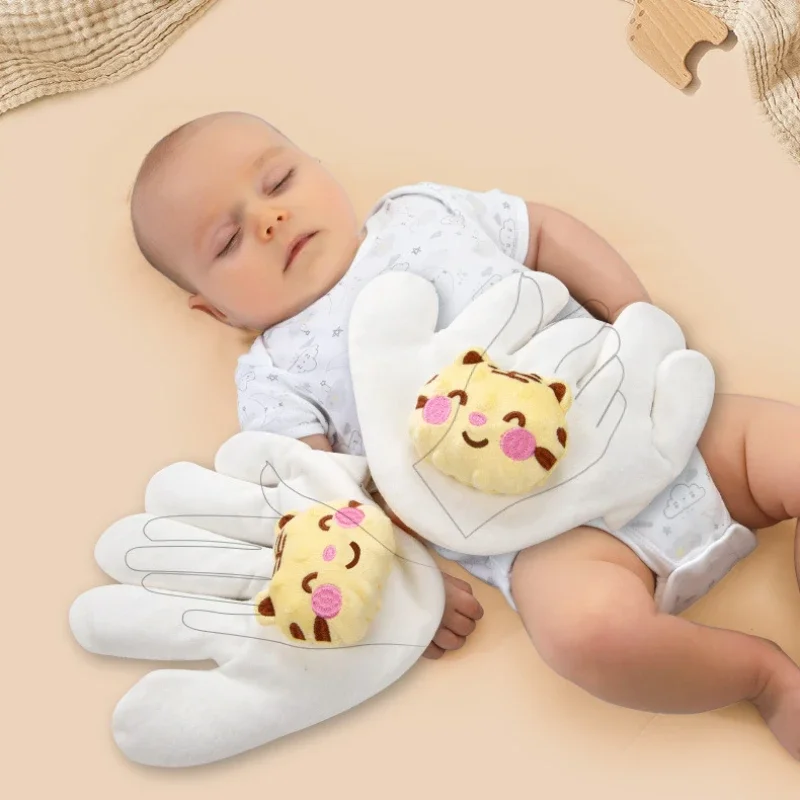 Baby Anti-jumping Soothing Big Palm Soothing Sleep Artifact Newborn Pillow Hand Baby Soothing Palm Shock-pressing Rice Bag