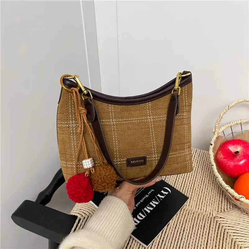 

Popular Women's Leather Crossbody Bag - Elegant Shoulder Bag Handbag From Luxury Brand With Designer Touch