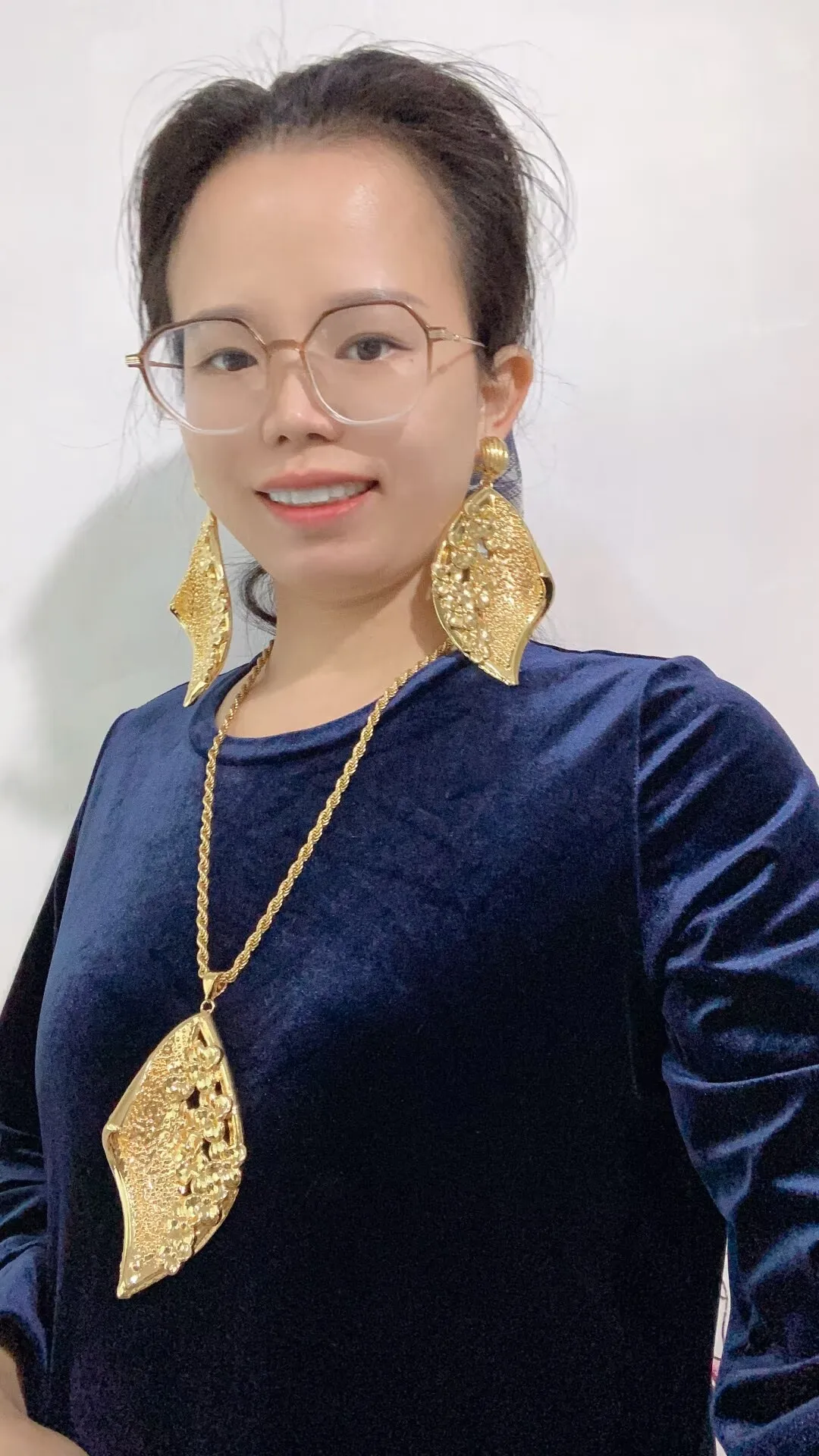 

New Trendy Gold Plated Leaf Statement Jewelry Set Large Textured Earrings Pendant Necklace for Women Party Evening Accessories