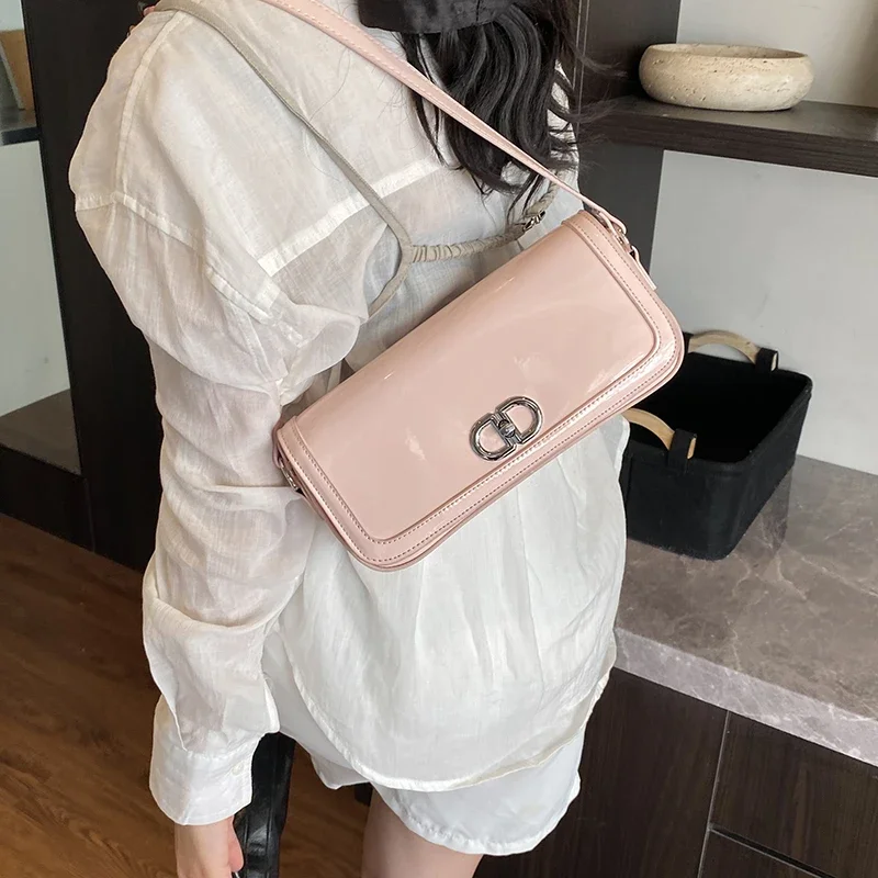 

Fashionable Casual Clutch Purse Bag for Women Mini Stylish Leisure Vintage Superstar Show Inspired Design
