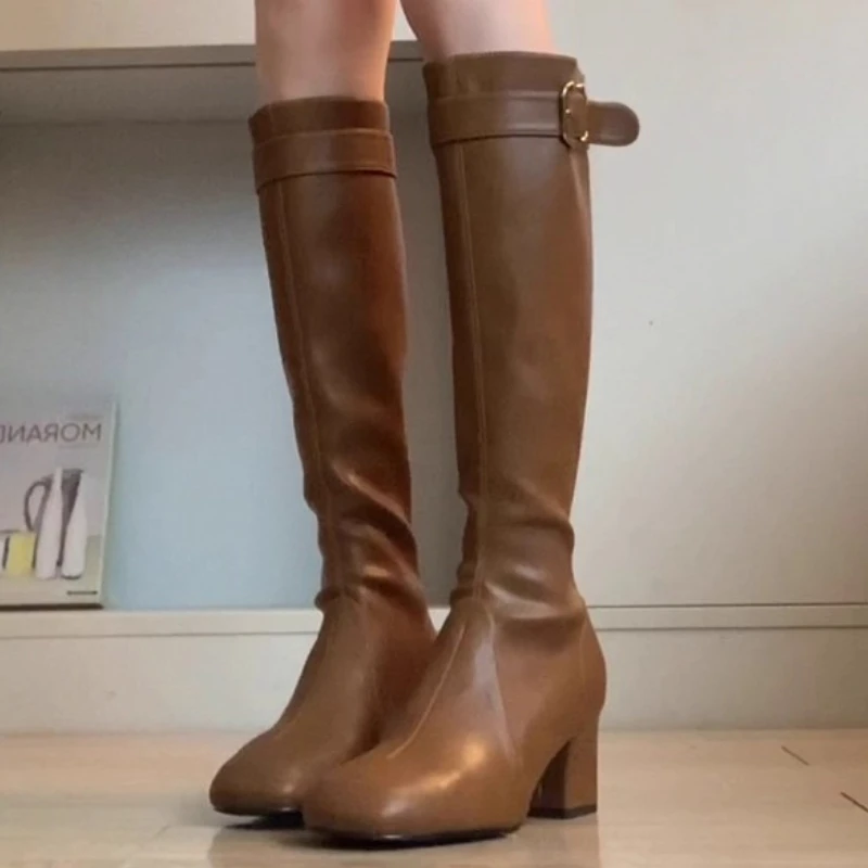 

Осенне-зимние новые женские сапоги до колена на высоком каблуке с круглой головкой и пряжкой на ремне, модные ботинки на среднем каблуке, женские сапоги