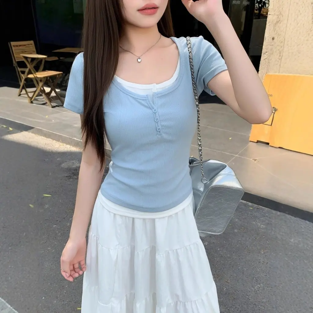 

Design Sense Women's Slim-fit Short-sleeved T-shirt U-collar Fake Two-piece Style Pure Desire Summer New Top