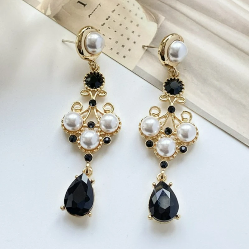 Retro Court Imitation Pearl Water Drop Stud Earrings Women's Temperament Versatile Senior Design Exquisite Elegant 5E157