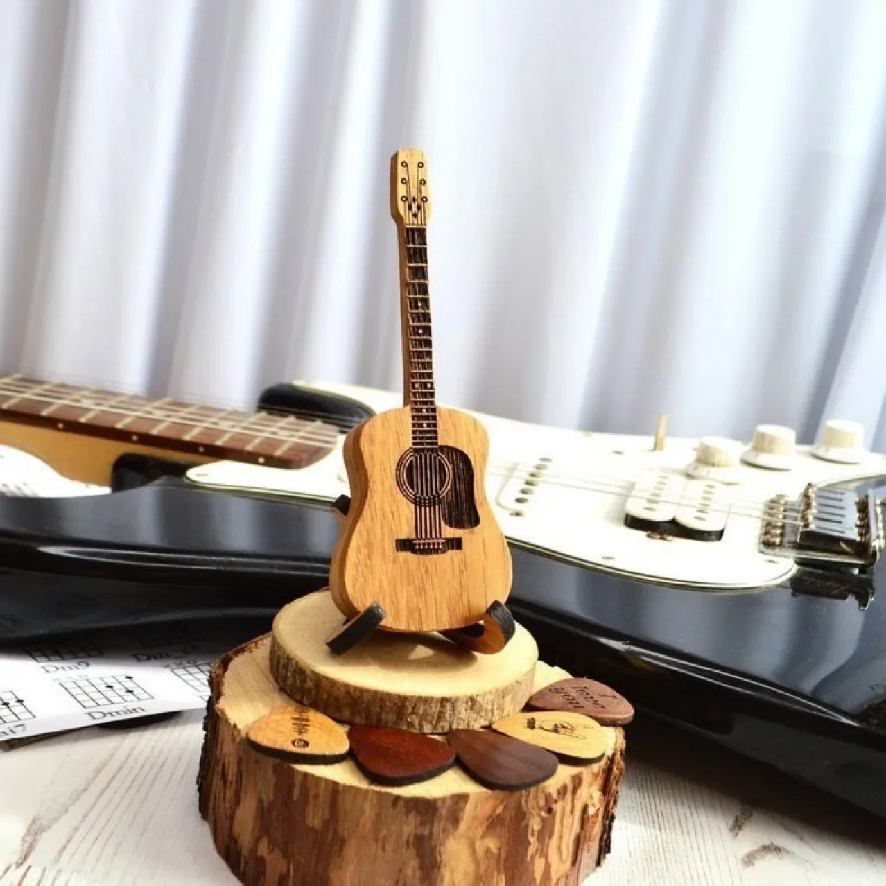 Personalisierte Gitarrenplektrum-Box aus Holz mit Standard-3-Stück-Gravur für Gitarrenliebhaber, Gitarrenplektrum-Aufbewahrungsbox – Detail 2