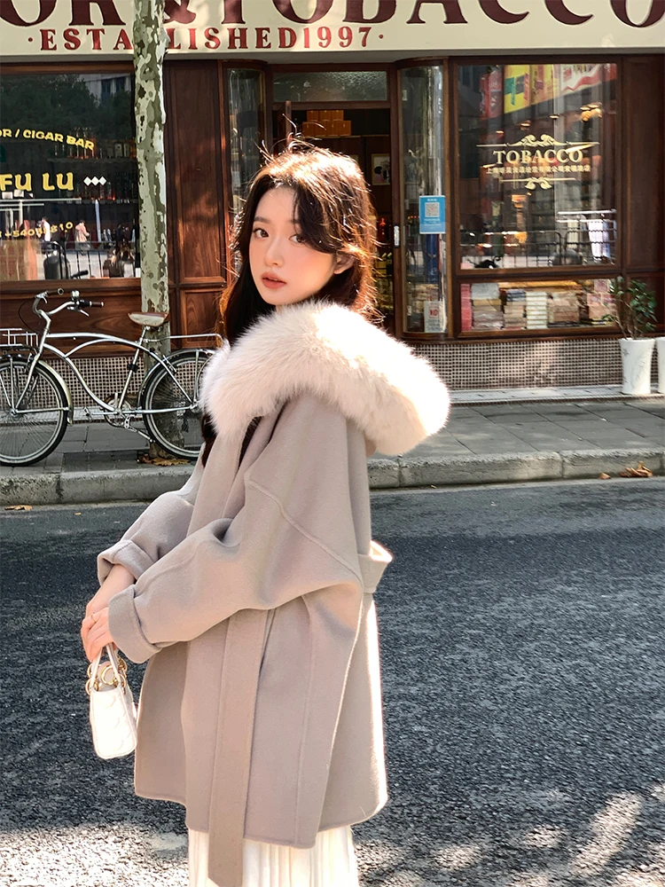 Płaszcz Moonlight Coat dla kobiet na jesień i zimę 2025 to wełniany płaszcz z kapturem i futrem z lisicy, nowy płaszcz dwustronny z kaszmirem.