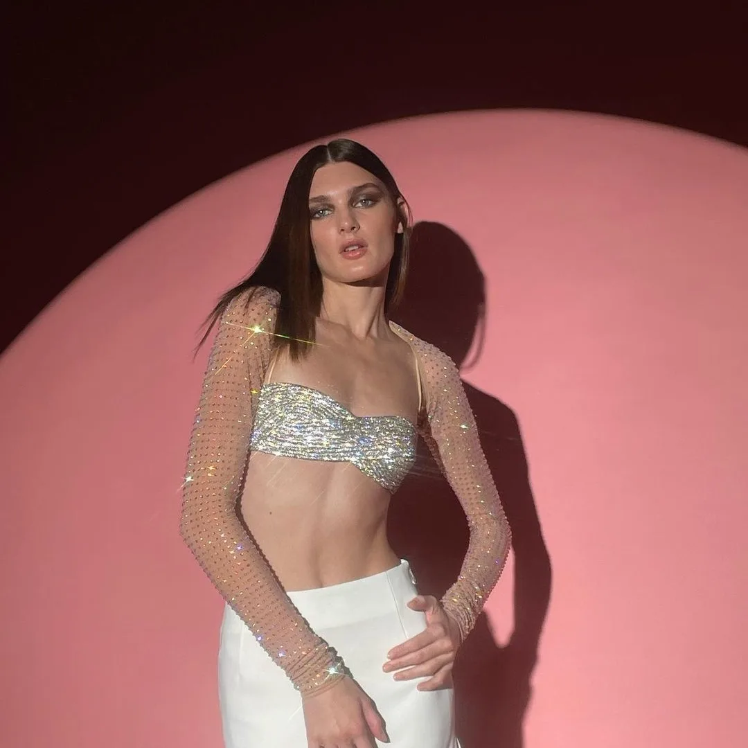 

2026 Trending Silver Metallic Knit Bralette - Heart Neck Cross Texture Spaghetti Strap Slim-Fit Crop Top for Club