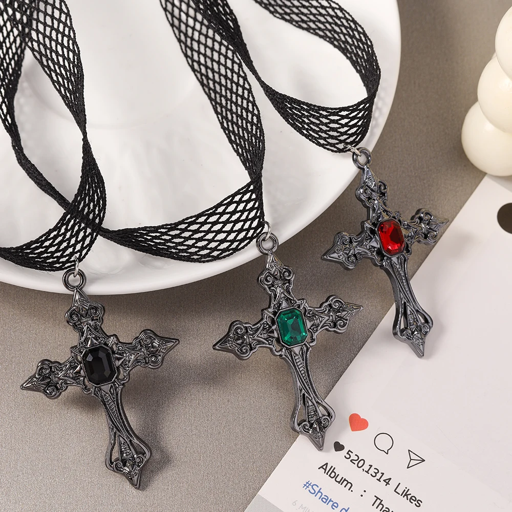 Aihua Victoria Schwarze Kreuz-Halskette für Frauen Punk Ästhetik Neo-Gothic Spitzenhalskette Choker Grunge Schmuck Geschenke – Detail 2