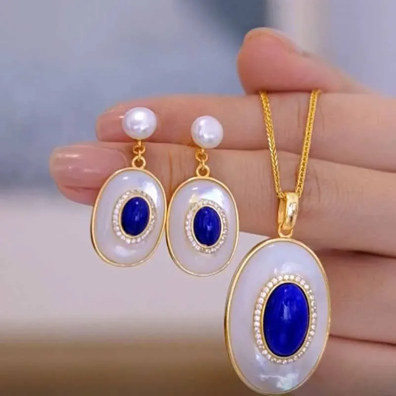 Colares de Prata com Pérolas e Lapis Lazuli: Uma Joia de Estilo Vintage com Significado Profundo
