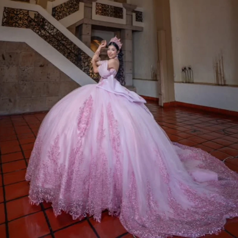 Pink Glitter Quinceanera Dresses Off Shoulder Ball Gown Sweet 16 Dress Sequin Applique Lace Beading Crystal Bow Tull Corset Birt