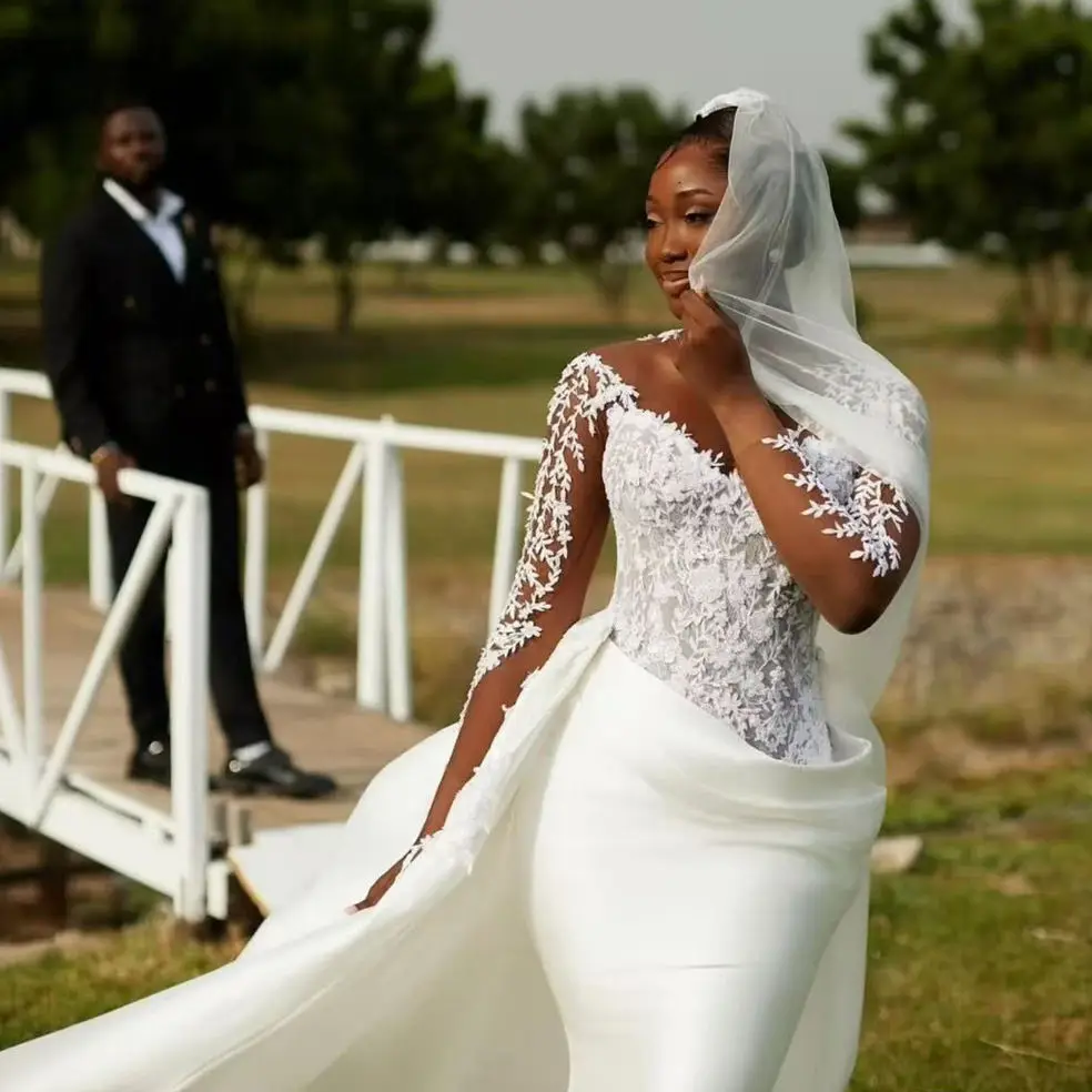 Customized  Sheer Neck Lace Appliques  Mermaid Wedding Dress with Removable Skirt  Robe De Mariée Long Sleeves   Bridal Gown