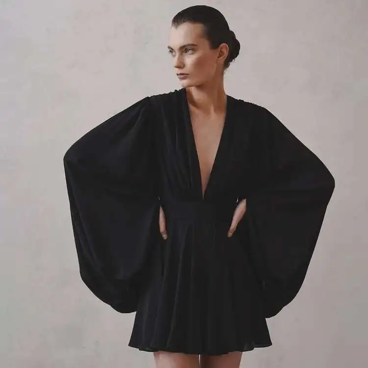 

Весна 2025, женское черное короткое платье с французскими рукавами-пузырьками и высоким v-образным вырезом, сексуальная талия