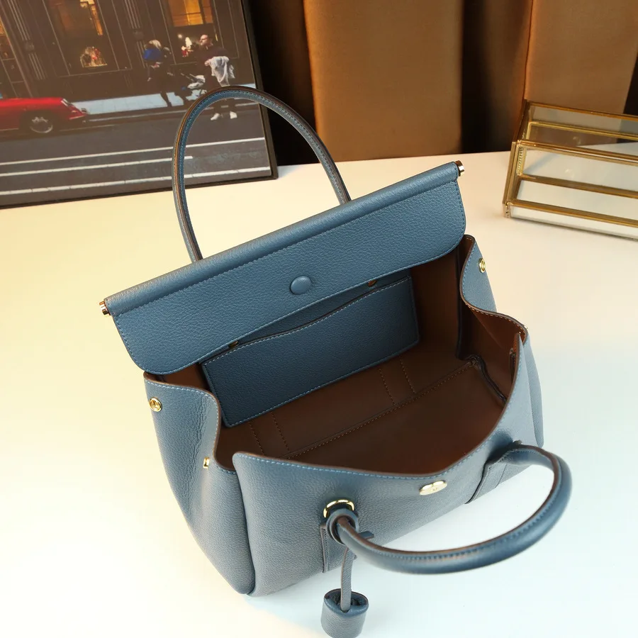 Sophisticated Luxury Designer Diaper Bag Women Fashionable Leather Tote Large Capacity Elegant Crossbody Shoulder Bag Chic