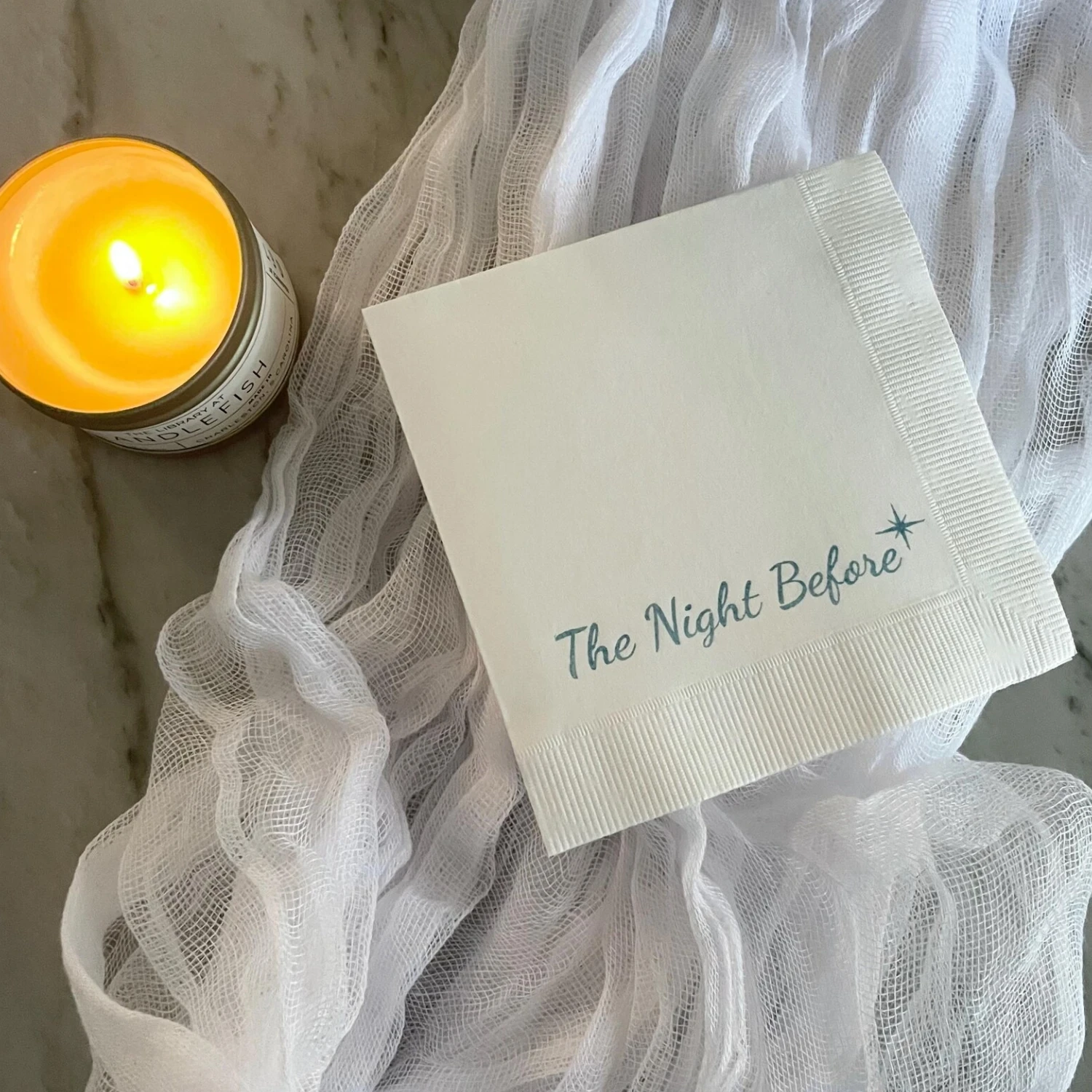 Fleur de Lis Papel de bautizo personalizado para Baby Shower Chateau francés Servilletas de cóctel blancas para bebidas de papel de 3 capas en tinta azul marino