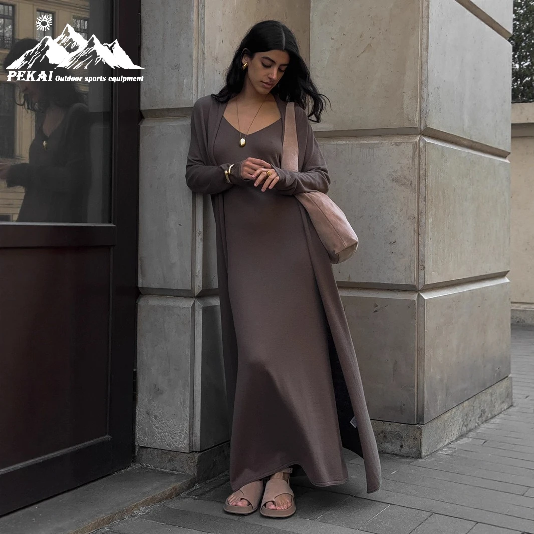 طقم فستان قصير محبوك بأكمام طويلة للأوروبية والأمريكية لخريف 2025 بدلة علوية ناعمة رائجة البيع للنساء