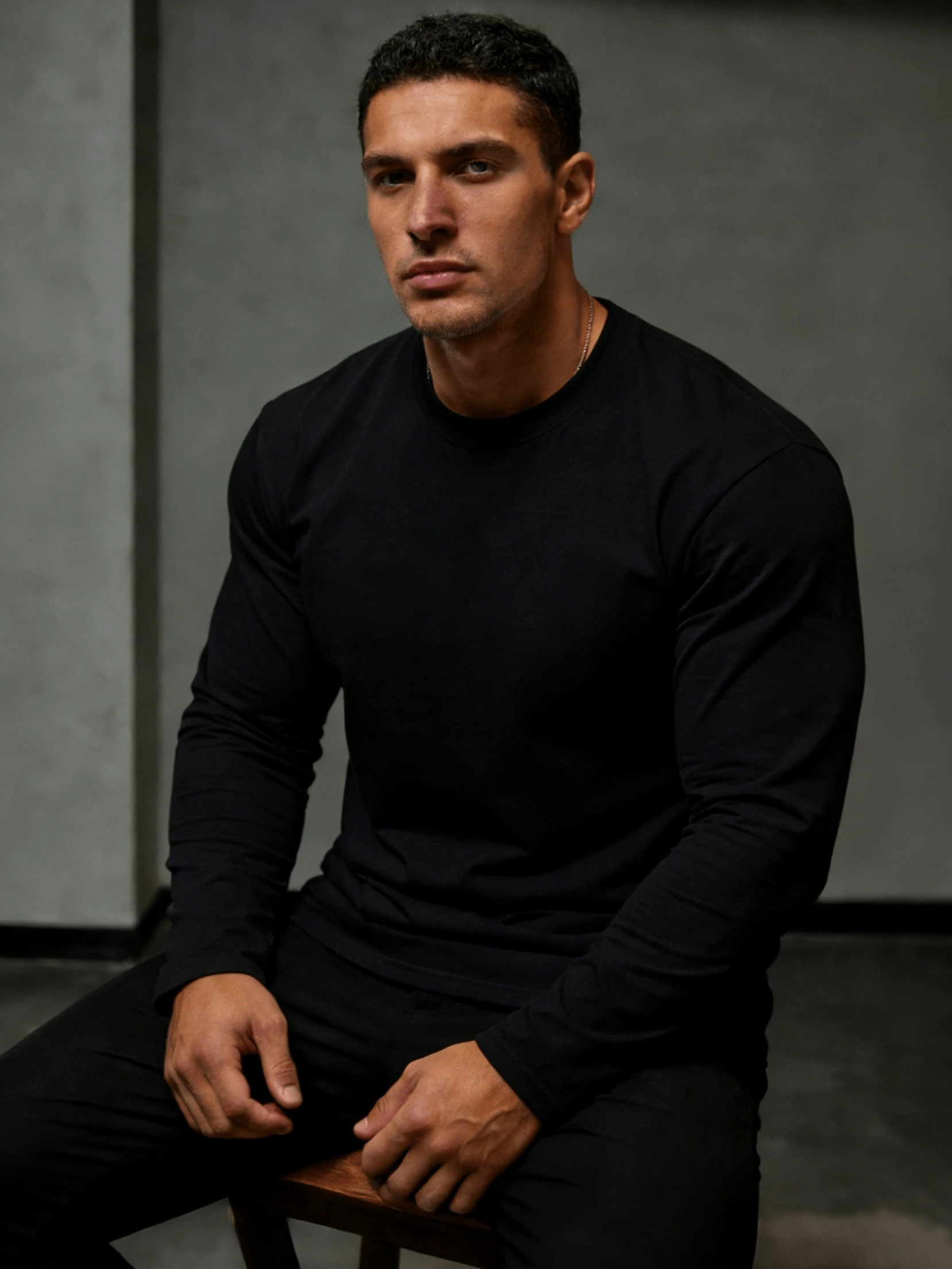 Men'S Fashion Solid Classic Wide Shoulder Top, Spring/Autumn Base Layer Round Neck Long Sleeve, Comfortable and Soft Fabric