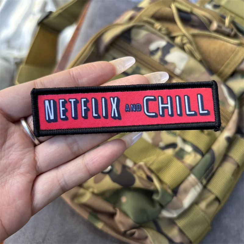 Parche de moral impreso Netflix y Chill – Insignia con velcro táctico - imagen 3