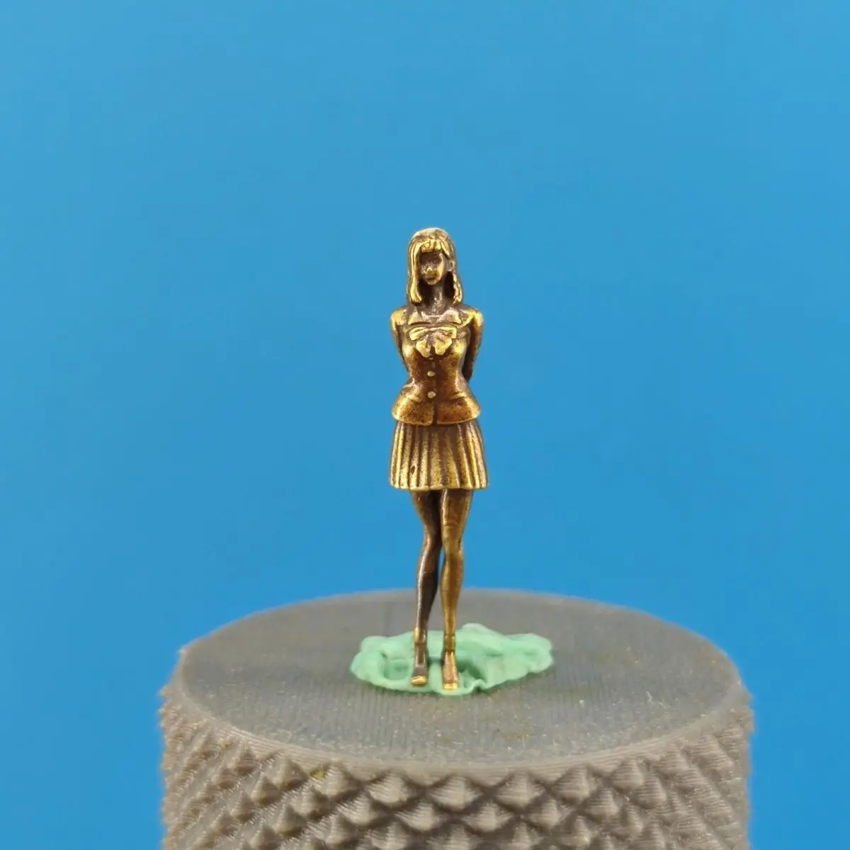 Латунная аниме-фигурка школьницы-баскетбольная форма, стоячая поза, украшение интерьера автомобиля Hanamichi Латунная аниме-фигурка школьницы-баскетбольная форма, стоячая поза, украшение интерьера автомобиля Hanamichi