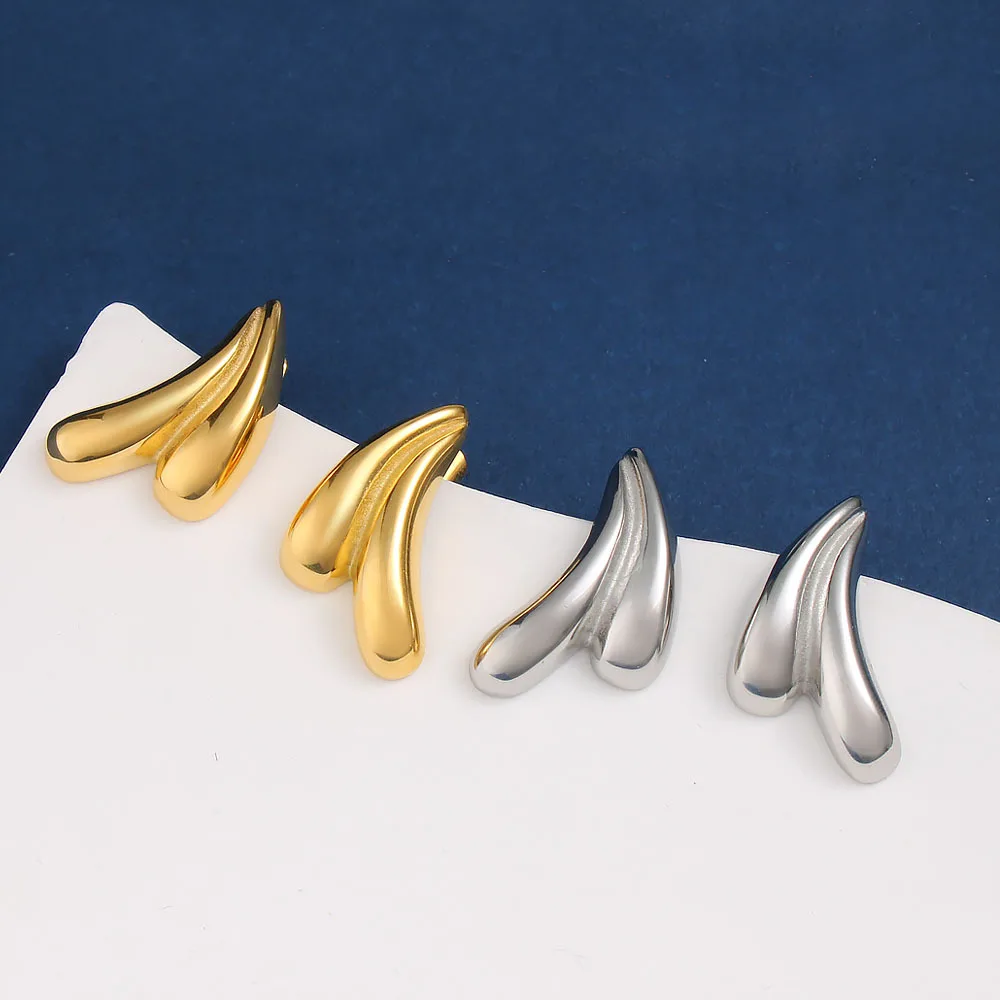 

DIY accessories European and American ins stainless steel 18K gold love earrings niche simple high-end studs V-shaped peach hea