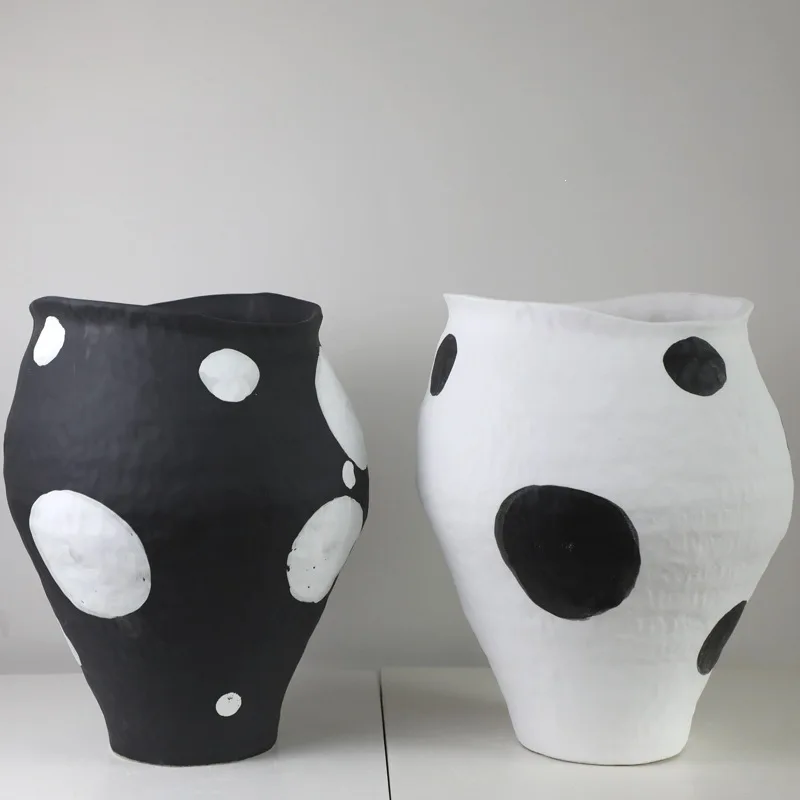 Modern simple black and white polka dot pottery pot flower ware model room soft decoration homestay ornament ceramic vase