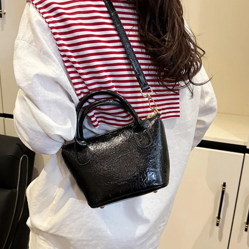 

Women Shoulder Bag PU Leather Fashion Crossbody Bag Small Handbag With Multiple Storage Pockets