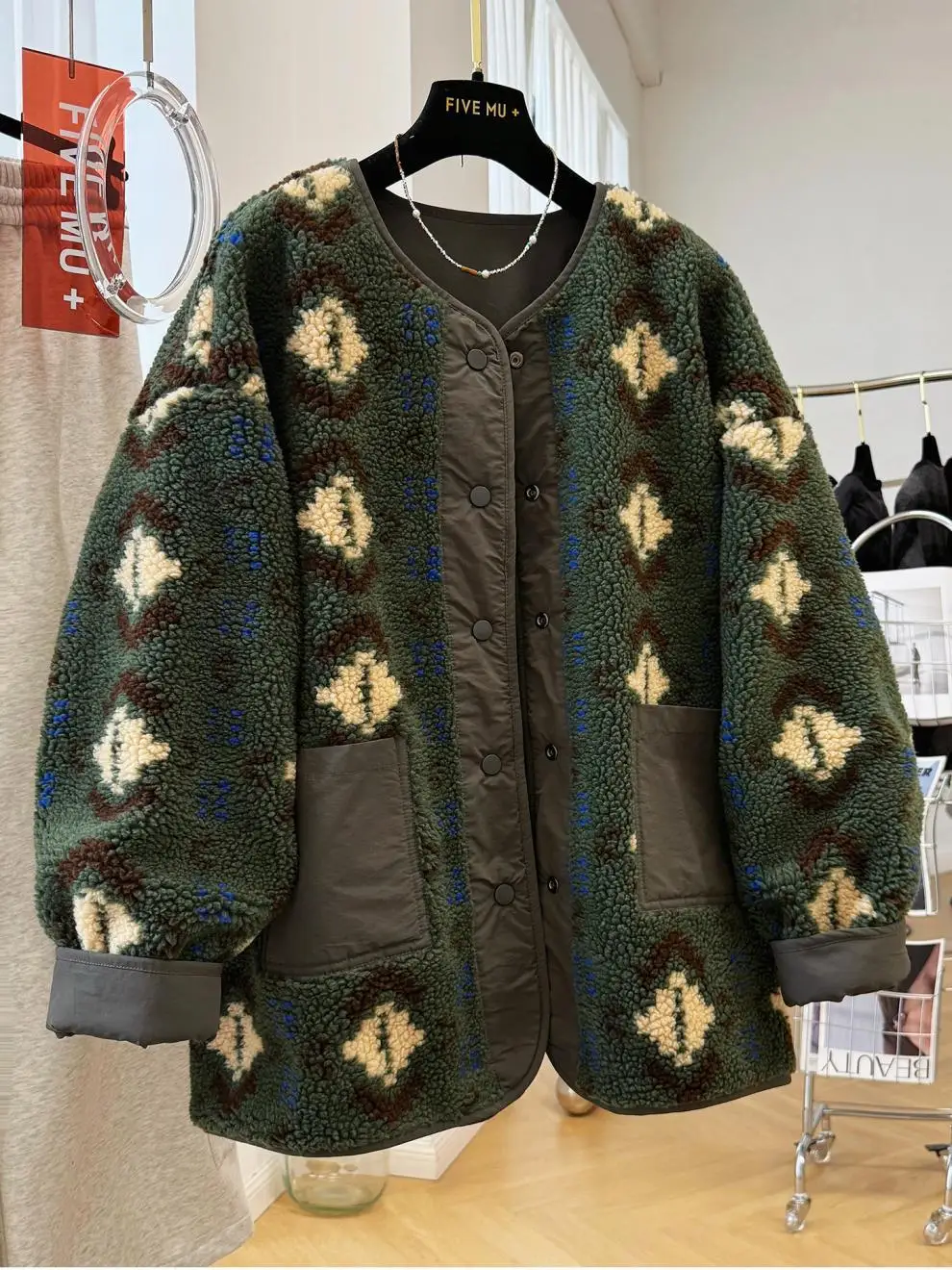 

2025 Autumn/Winter New Lazy Style Artistic Loose Plus-Size Women's Reversible Sherpa Fleece Jacket