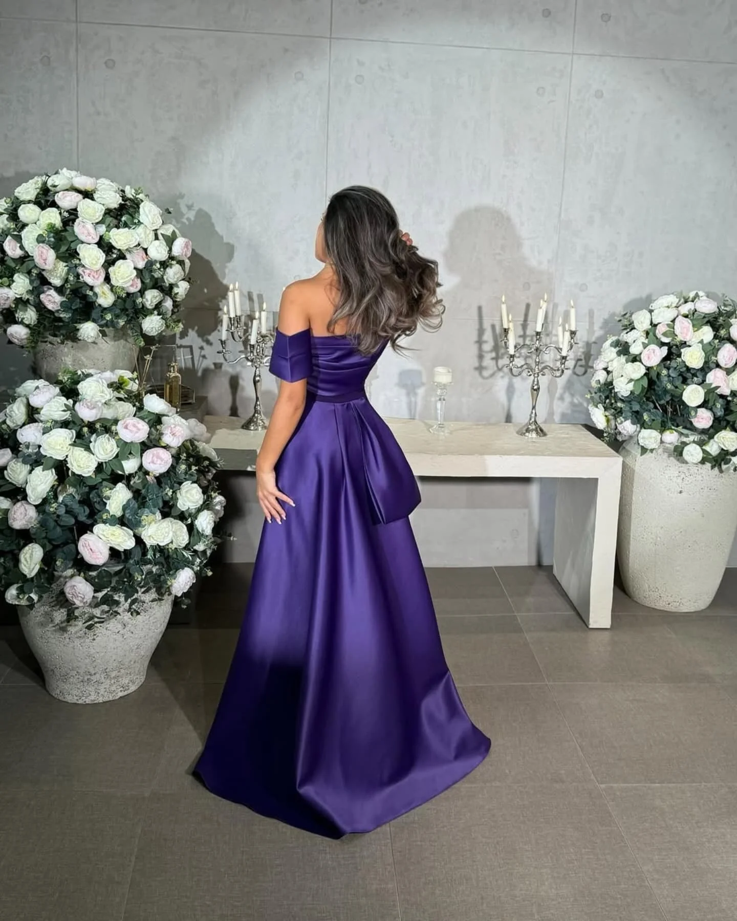 Vestido De noche moderno personalizado sin tirantes con hombros descubiertos, elegante Vestido De fiesta De manga corta con Panel y pliegues, color morado