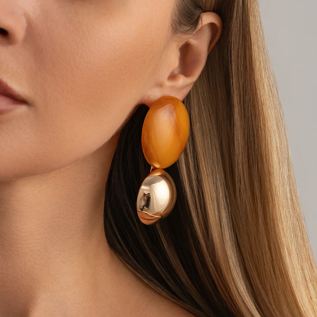 Exaggeration Retro Maillard Style Amber Resin Dyed Earrings for Women Versatile Geometric Round Earring Fashion Jewelry Gift