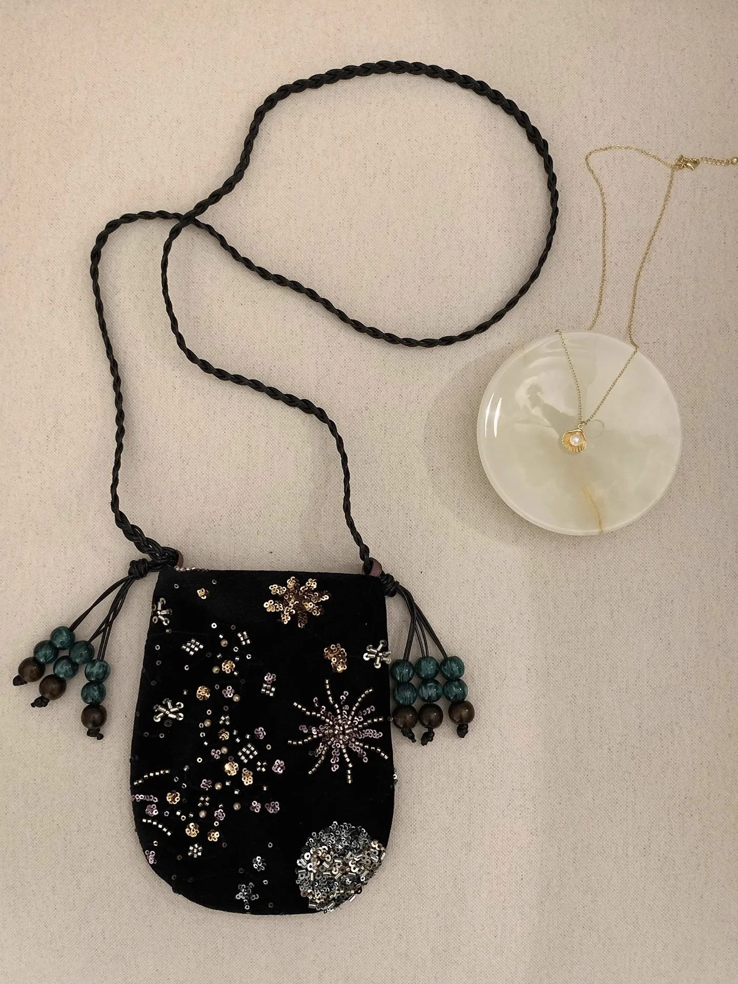 

Женская мини-маленькая квадратная сумка с бусинами и блестками, атласная универсальная изысканная тканая сумка на плечо, сумка с диагональным крестом на одно плечо