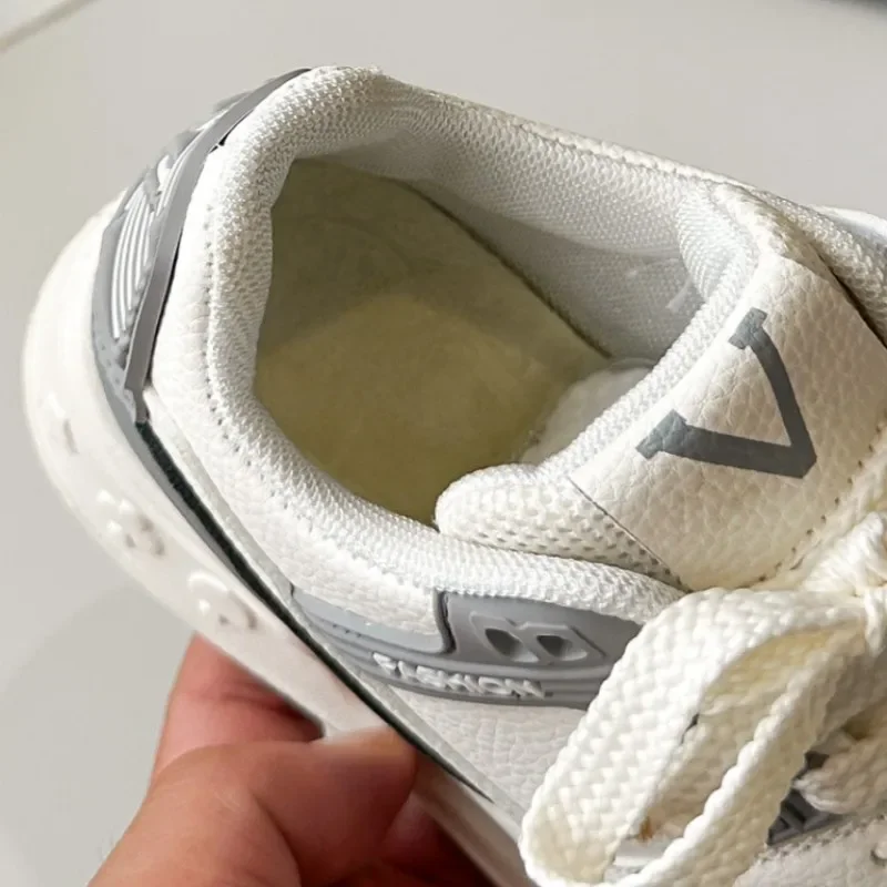 รองเท้าผ้าใบลำลองแบบยูนิเซ็กซ์ รุ่นใหม่ประจำฤดูใบไม้ร่วงปี 2025 สำหรับเด็กผู้ชายและเด็กผู้หญิง ระบายอากาศได้ดี สีขาว ไซส์เด็ก 26-37