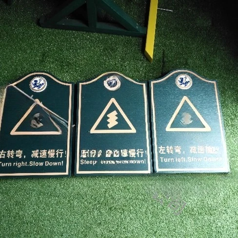 Golf fairway indication Tee warning Guiding direction Tree guidance Sign