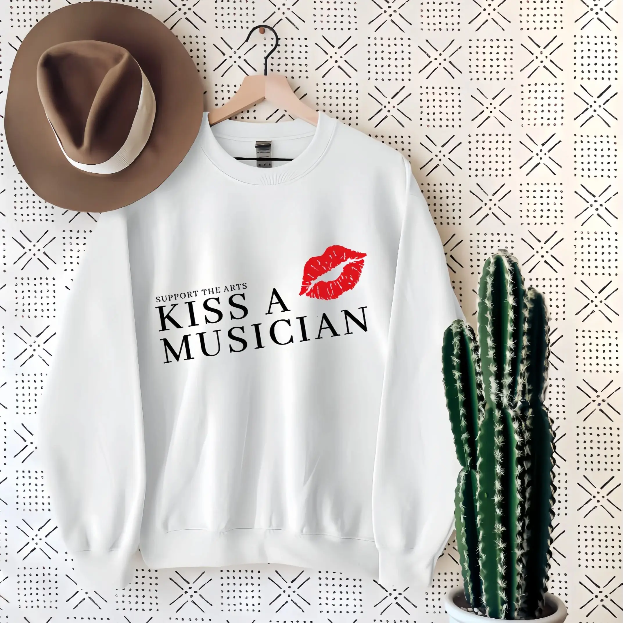 Support The Arts Red Lip Print Graphic Sweatshirt Women Fashion Casual Long Sleeve Crewneck Pullover Streetweart