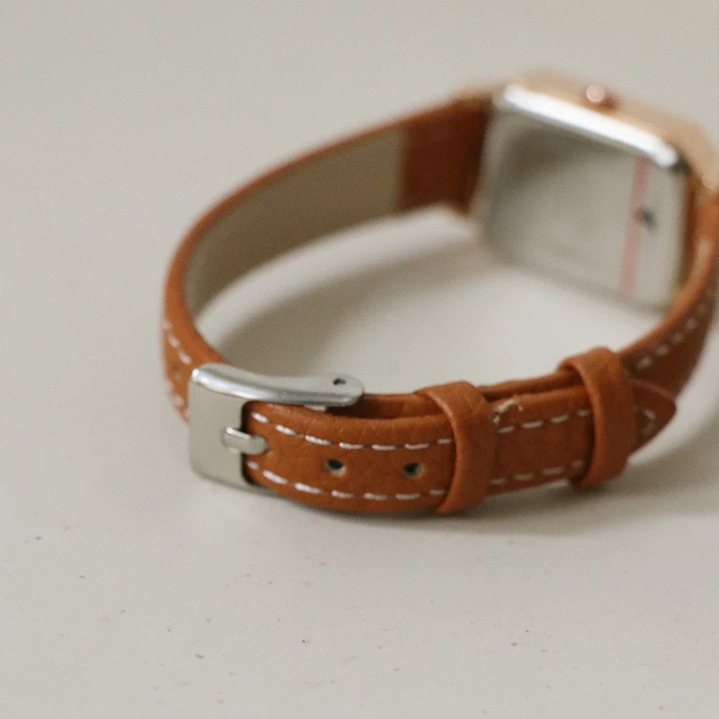 ساعة نسائية جديدة بتصميم بسيط ومتعدد الاستخدامات بحزام جلدي كوارتز ساعة يد نسائية عالية الجودة، هدية إبداعية للنساء.