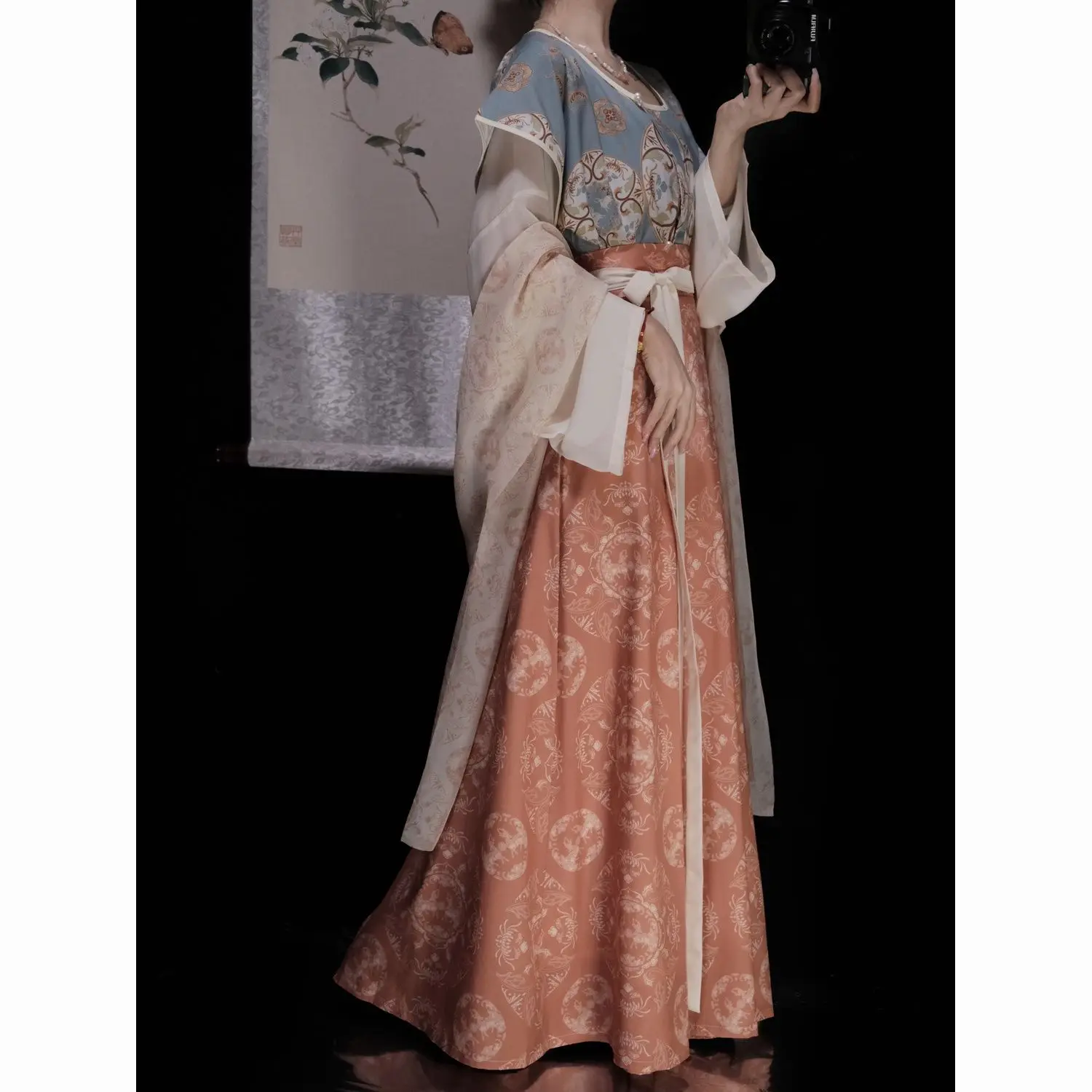 

Tang Dynasty Hanfu Set - Cloud Collar Shirt & Po Skirt (Everyday Women's Ancient Costume Hanfu)
