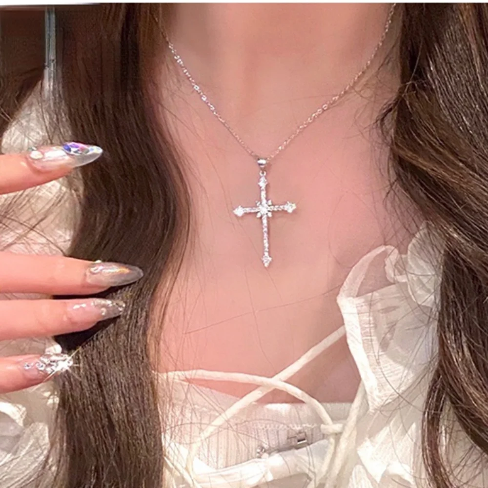 Exquisite Fashion Sparkling Crystal Zircon Cross Pendant Necklace Ladies Girl Zircon Thin Chain Necklace Teen Party Jewelry Gift