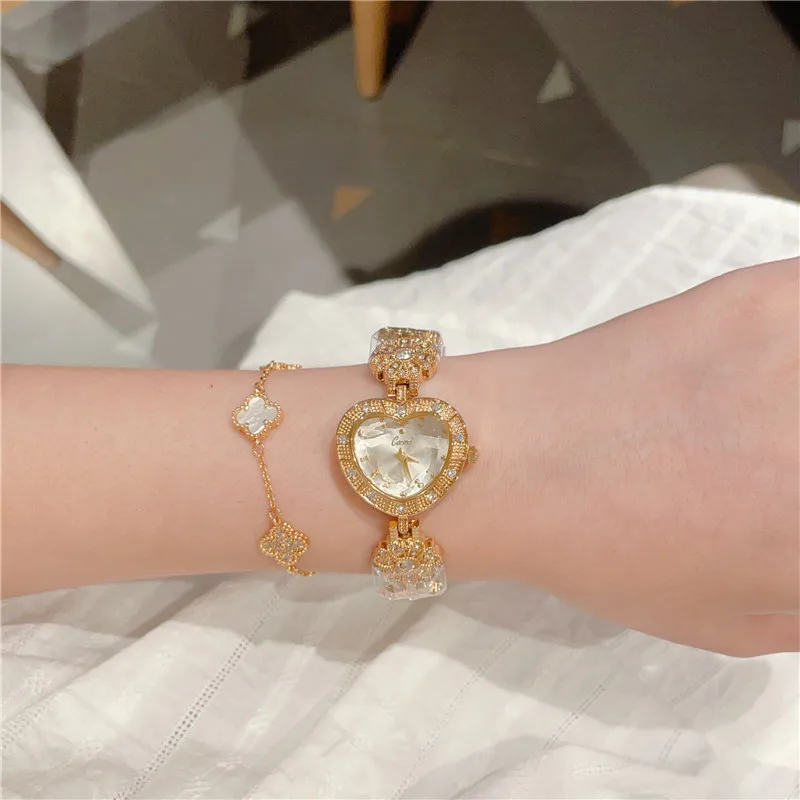 Women Quartz Watch Luxury Heart Dial Diamond Clock Vintage Heart Bracelet Style Diamond Gold Orologio Reloj Ladies Wristwatch