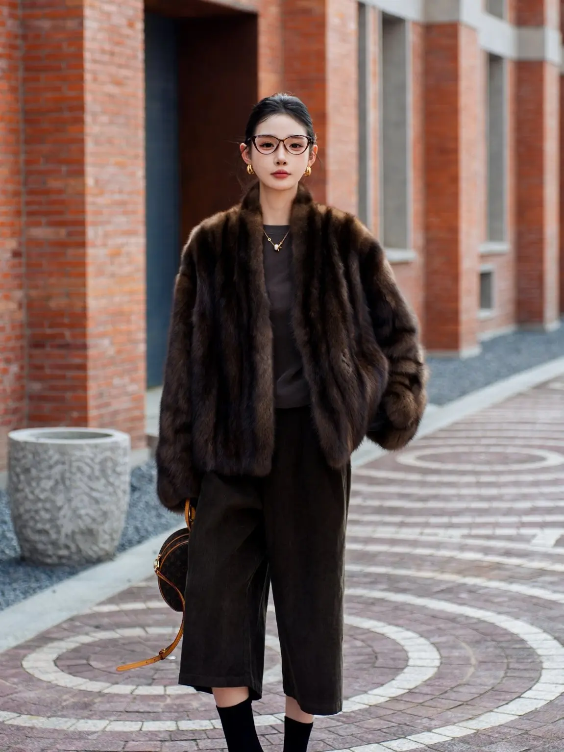 BFFUR New Women Real Fox Fur Coat Short Solid Color V Collar Warm Cozy Winter Fall Casual Commute Fashion Outerwear