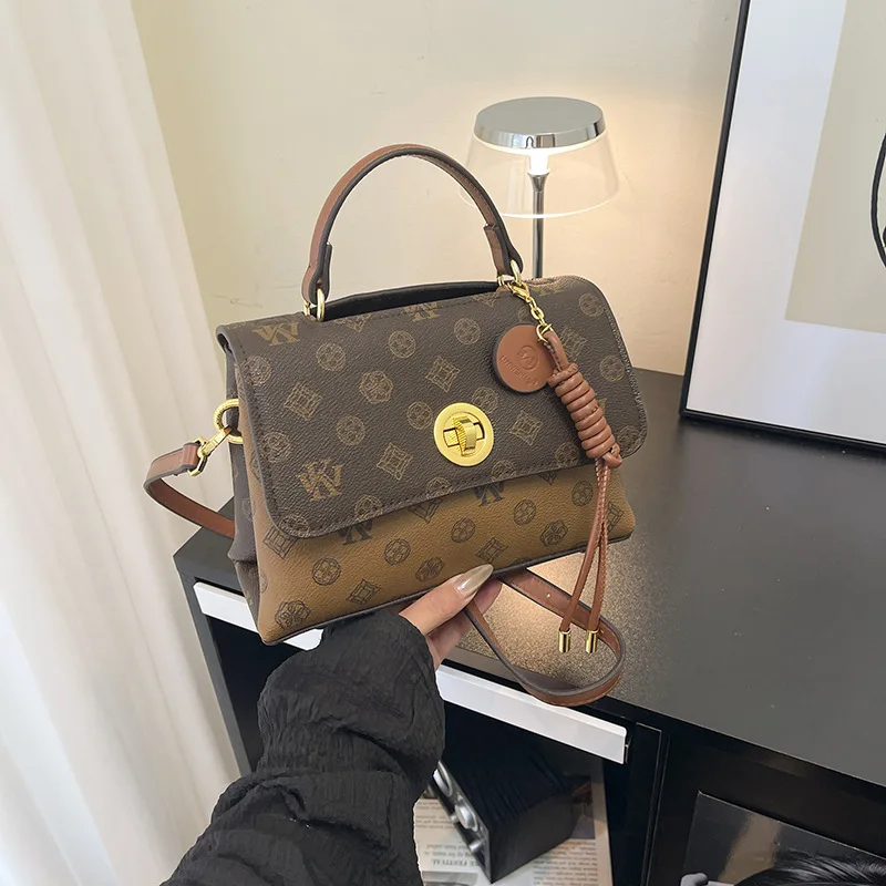 

2025 Vintage Print Crossbody Bag, Chain Strap Shoulder Purse for Women, Trendy Square Tote, Minimalist Day-to-Night Bag