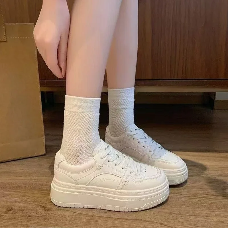 2025 Viral White Chunky Platform Shoes School Friendly Minimalist Sneakers for Everyday Use 3cm Discreet Heel Boost​