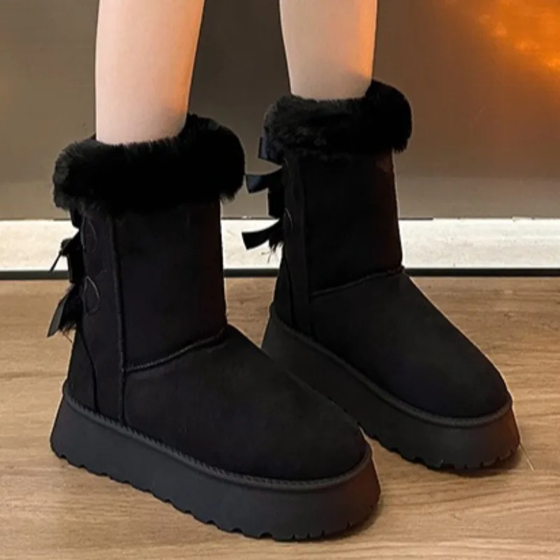 العلامة التجارية مصمم 2025 موضة جديدة بلون الجلد المدبوغ المرأة النعال الشتاء عالية الجودة المنزل الدافئة المرأة أحذية الثلوج بيع