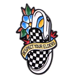 Pin de esmalte old school flores Respeta a tus mayores, broche