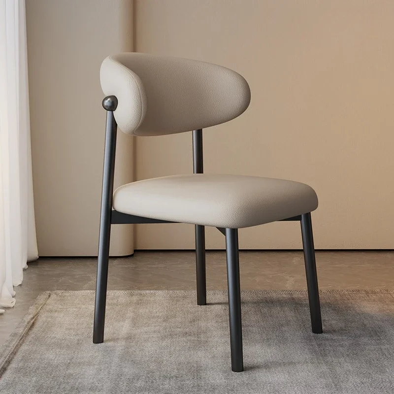 

Кресло для отдыха, стол для домашнего ресторана, кожаный стул для отеля, современный легкий роскошный обеденный стул в кремовом стиле из искусственного массива дерева