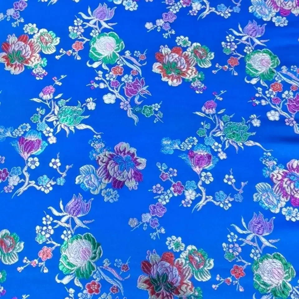 Tessuto Jacquard broccato con motivo floreale stampato per metro per Kimono Hanfu cucito semplice ricamo in tessuto di alta qualità liscio setoso