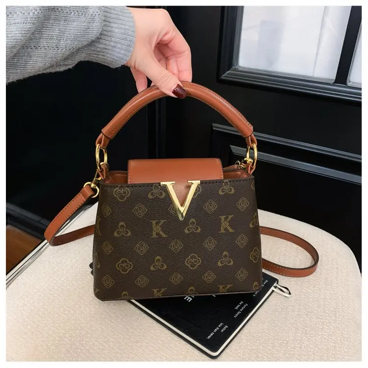 

Повседневная винтажная сумка для поездок на работу, с эффектом мягкой кожи, в стиле конверта, вместительный внутренний отдел, универсальный ремень, для повседневного шика, новинка 2026 года