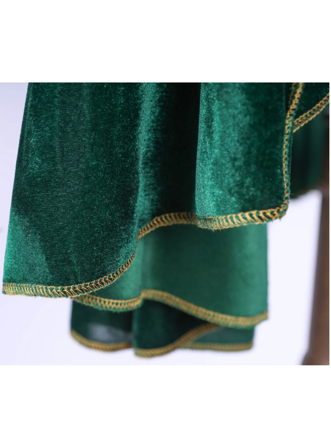 Women Vintage Green Velvet Cape Cloak Gold Trim Stand Collar Cosplay Costume Long Cape For Halloween Party Medieval Renaissance Dress Up view 7