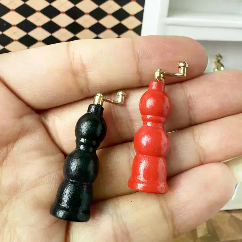 2Pcs Dollhouse Miniature Accessories 1:12 Mini Red And Black Grinding Machine Model Toy Restaurant Scene Decoration