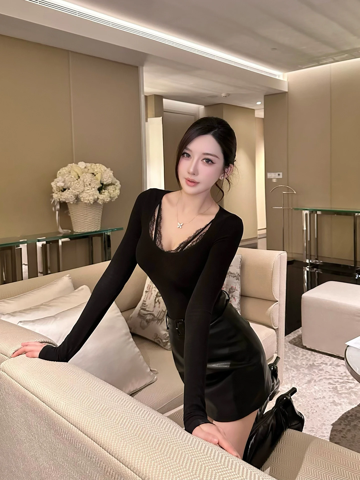 

Sexy Lace Trim Fce Knitted Long Sve U-Ne Base irt Inner Wear T-irt Women's Slim Fit Korean Sle Commute Faion