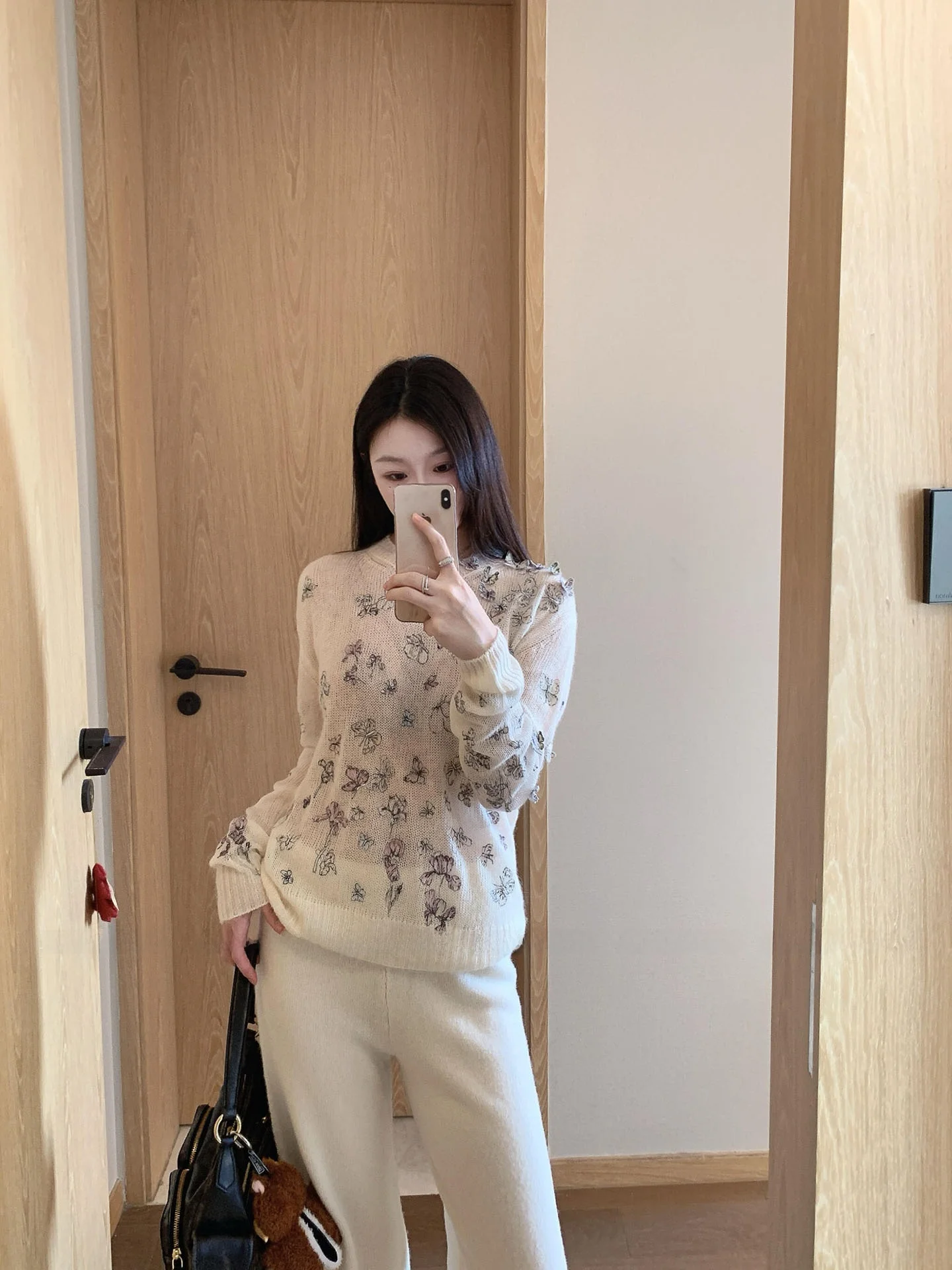 

Ele Women's Knitted Wool Sweater with Embroidered Design Loose Fit Long Sve Base irt High-End Sensation