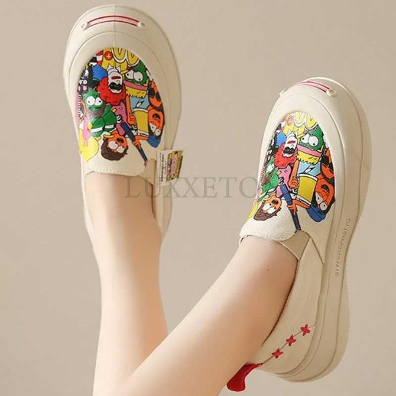 Thick Soled and Shallow Mouthed Cartoon Printed Skateboard Shoes with Breathable and Comfortable Mesh Fabric for Casual Wear