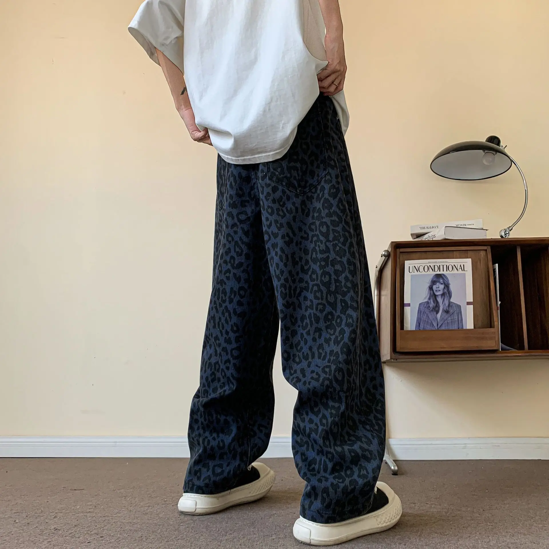 Рисунок 5 - Ретро нишевые джинсы с леопардовым принтом для мужчин